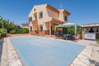 Casa adossada  Calle de los arrayanes. Gran chalet unifamiliar en venta  255.000