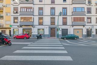 Appartement  Cr de la sierra 16 es:2 pl:01 pt:dr 18008 granada. Precioso piso en carretera de la sierra  junto paseo del salon