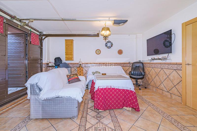 Foto 16892132-b6c9-4cb0-801b-57c29145b2d7. Casa pareada encantadora casa de 3 plantas con patio y terraza, lista para entrar a vivir! en Gabias (Las)