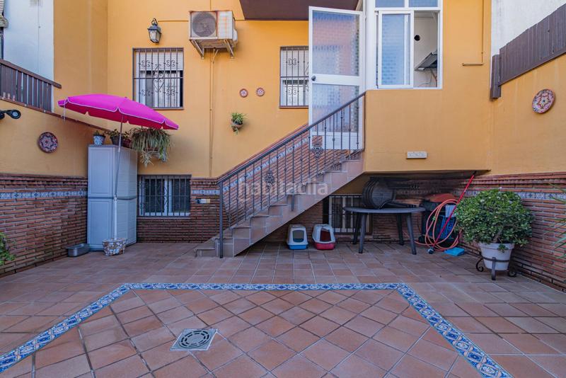 Foto 19b0b620-eb01-4307-a4ae-cfa98cec2f80. Casa pareada encantadora casa de 3 plantas con patio y terraza, lista para entrar a vivir! en Gabias (Las)