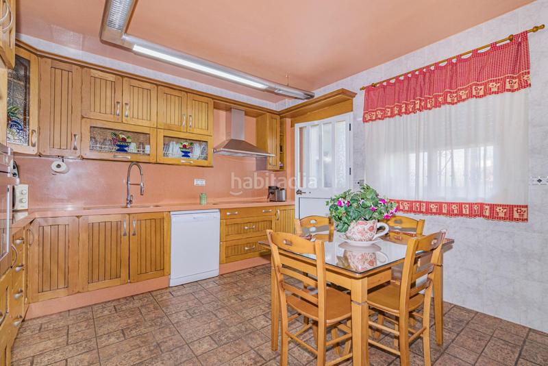 Foto 1db206d7-c9b4-40a6-bb22-0e46b77390b3. Casa pareada encantadora casa de 3 plantas con patio y terraza, lista para entrar a vivir! en Gabias (Las)