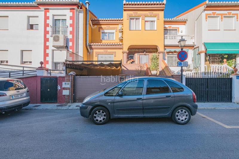 Foto 38e3acb6-b640-435a-9bba-2a394f89c356. Casa pareada encantadora casa de 3 plantas con patio y terraza, lista para entrar a vivir! en Gabias (Las)