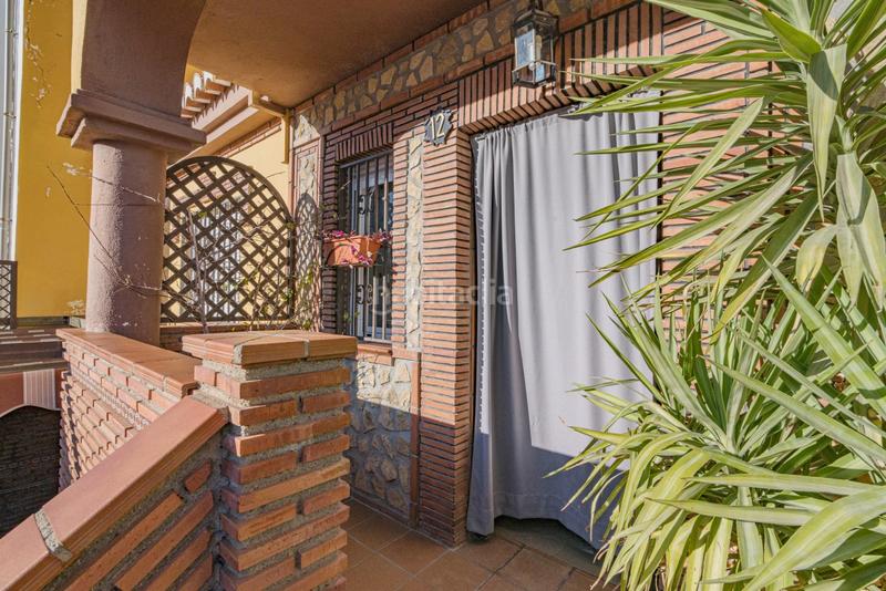Foto 488b0347-37fb-41bc-9ef5-341e01442d74. Casa pareada encantadora casa de 3 plantas con patio y terraza, lista para entrar a vivir! en Gabias (Las)