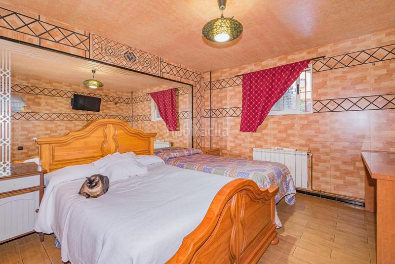 Foto 5eb2c0bd-7daa-4d27-9f3e-608e2f0faef1. Casa pareada encantadora casa de 3 plantas con patio y terraza, lista para entrar a vivir! en Gabias (Las)