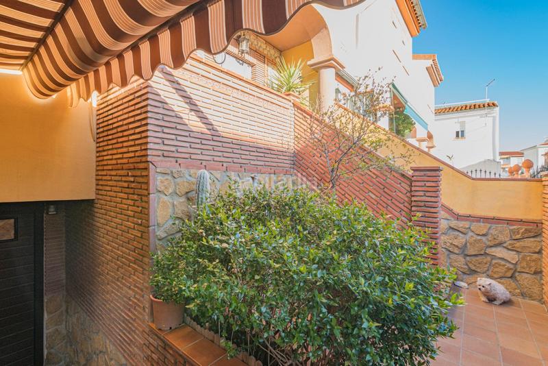Foto 7147d220-ab50-406c-a2e2-aefca2024015. Casa pareada encantadora casa de 3 plantas con patio y terraza, lista para entrar a vivir! en Gabias (Las)