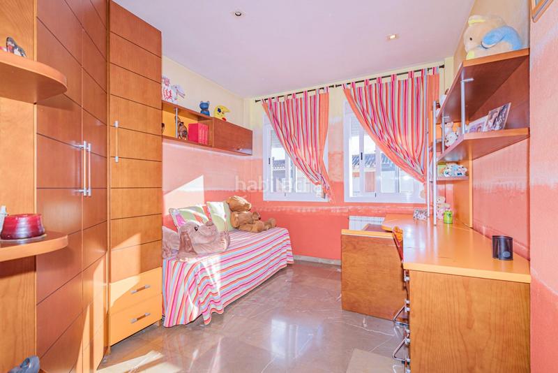 Foto 7f31c69c-816e-4464-bc1c-1331b16be561. Casa pareada encantadora casa de 3 plantas con patio y terraza, lista para entrar a vivir! en Gabias (Las)