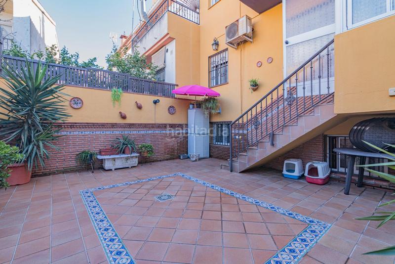 Foto 842dc1fd-9729-49c7-8240-c5aa66054f3c. Casa pareada encantadora casa de 3 plantas con patio y terraza, lista para entrar a vivir! en Gabias (Las)