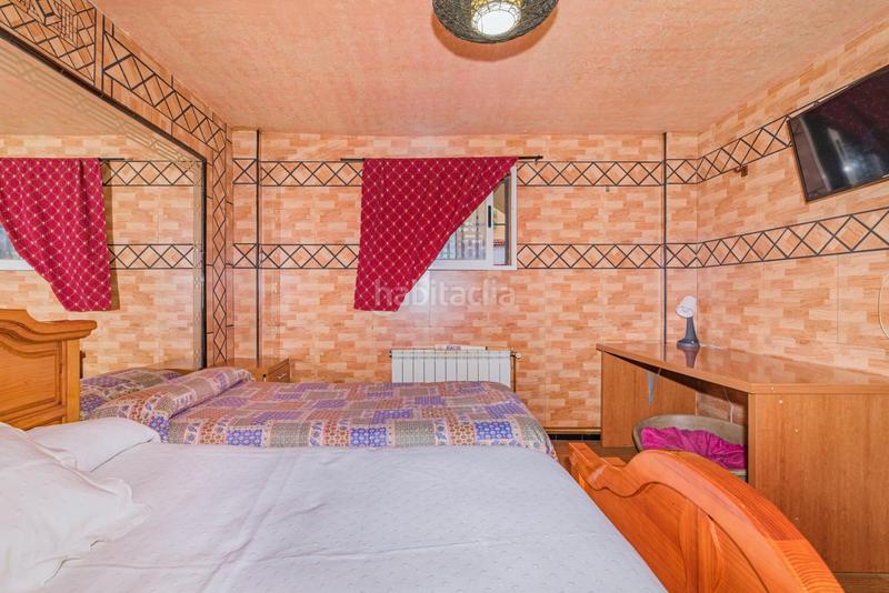 Foto f4a5c93e-d226-497b-b46f-c2fd80e935b7. Casa pareada encantadora casa de 3 plantas con patio y terraza, lista para entrar a vivir! en Gabias (Las)