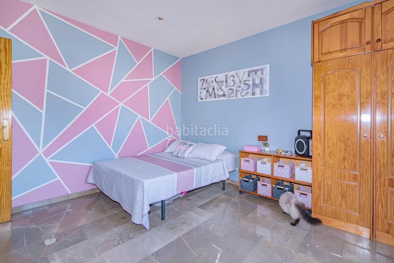Foto f8755fb8-e47e-4be9-b5b2-5dd12ee3d812. Casa pareada encantadora casa de 3 plantas con patio y terraza, lista para entrar a vivir! en Gabias (Las)