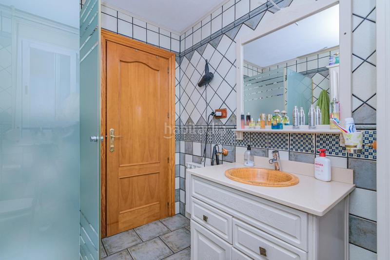Foto f92e93b2-9c31-4877-a95b-59496c2b30d4. Casa pareada encantadora casa de 3 plantas con patio y terraza, lista para entrar a vivir! en Gabias (Las)