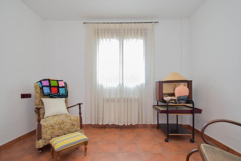 Foto b99a7410-bc28-4825-945a-f8f0b631e5de. Chalet en calle alelies (vent) impresionante chalet dividido en dos viviendas! en Cúllar Vega