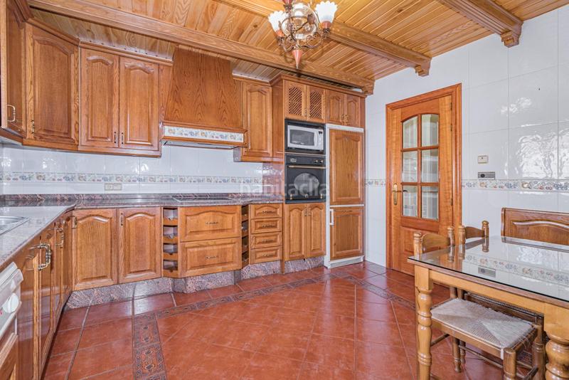 Foto 169f967e-26f1-4fff-99f6-da6d0e5f3556. Casa adosada venta de casa haciendo esquina y lista para entrar a vivir en Pinos Puente