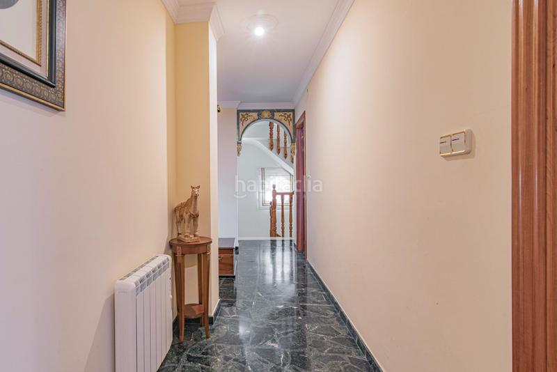 Foto f5f1a31b-66cd-4dcb-b0f1-8a60eb9caeb0. Casa adosada venta de casa haciendo esquina y lista para entrar a vivir en Pinos Puente