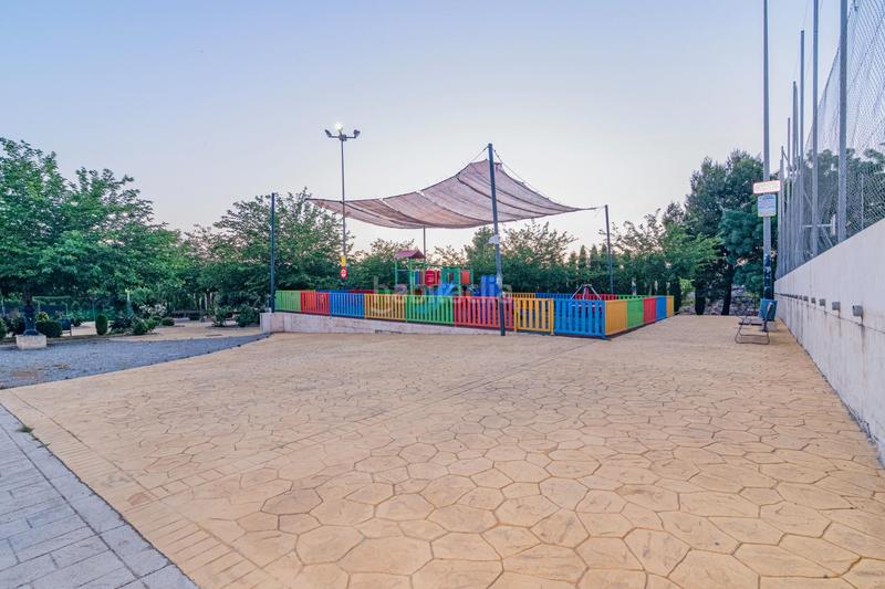 Foto cc5668ea-cbde-40ab-a215-f6a59d206815. Casa pareada en calle abetos ur.monteluz descubre tu nuevo hogar sin honorarios al comprador en Peligros