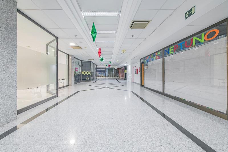 Foto 5c9da3c2-d8ba-4f58-afc7-380fb0b25143. Local comercial  en venta en centro comercial neptuno en Granada