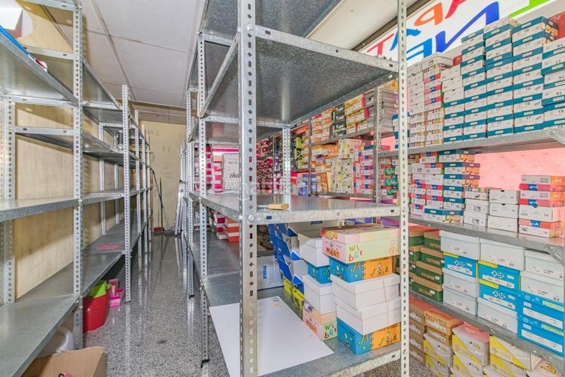 Foto be631960-3535-4bfc-a642-734fb8737291. Local comercial  en venta en centro comercial neptuno en Granada