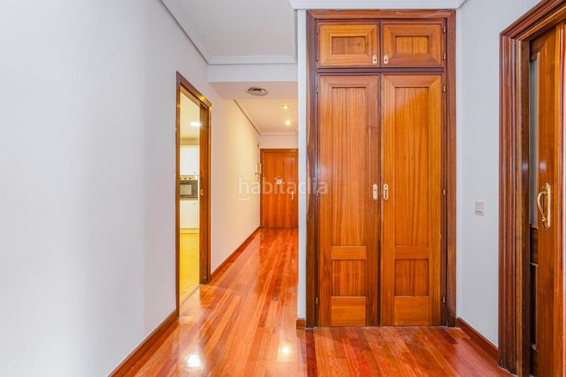 Foto 1cc73fa9-788e-4d16-8c8c-649fff9ef6bb. Piso donde la elegancia se encuentra con la ciudad piso premium en zona de alta demanda en Granada