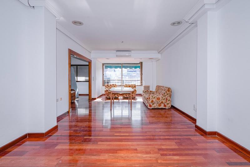 Foto 7d7e2b3c-9878-4a3d-ac90-93653f7a7cea. Piso donde la elegancia se encuentra con la ciudad piso premium en zona de alta demanda en Granada