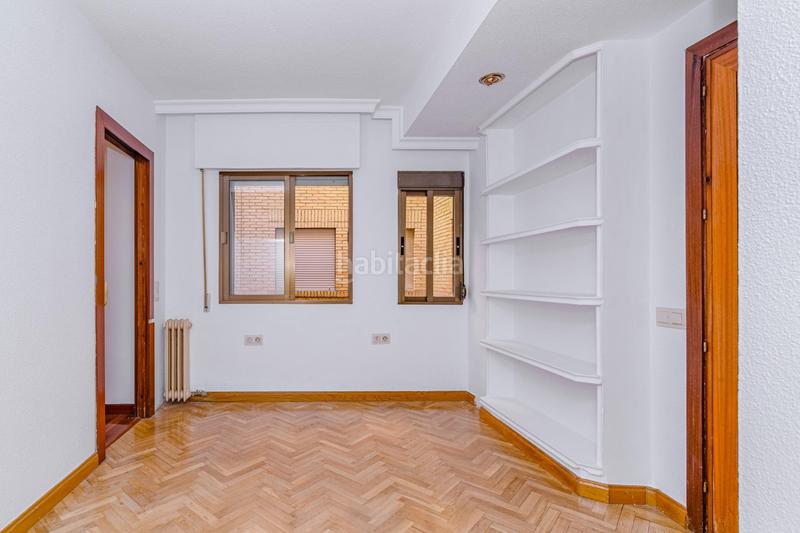 Foto 9dd01275-7f20-4ae0-ad33-d805ff745c56. Piso donde la elegancia se encuentra con la ciudad piso premium en zona de alta demanda en Granada