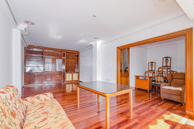 Foto cd1c2856-fb46-4c0d-8d98-7de70a032039. Piso donde la elegancia se encuentra con la ciudad piso premium en zona de alta demanda en Granada