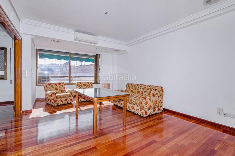 Foto d7983288-cf25-4f40-8c08-ba5705ce4e6b. Piso donde la elegancia se encuentra con la ciudad piso premium en zona de alta demanda en Granada