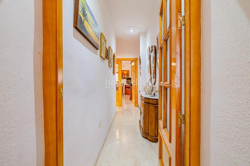 Foto d0aa650e-689a-4c38-9f00-e6356fdb97da. Piso amplio piso en el centro con terraza, garaje y 3 trasteros. en Maracena