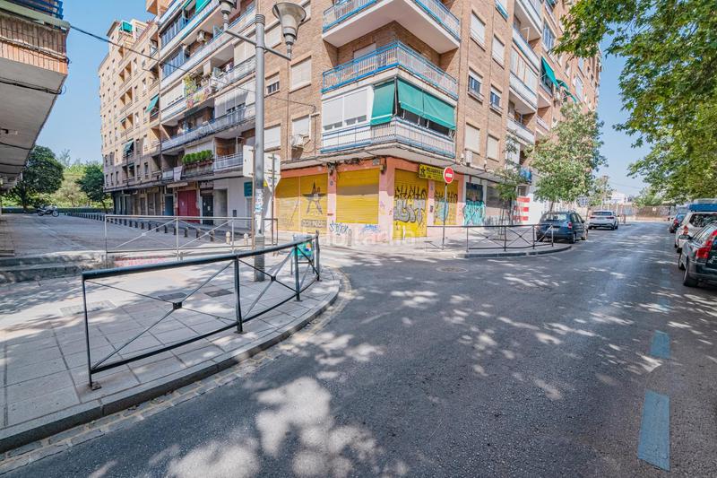 Foto 2a95d6f9-26d3-4990-8b27-d9ca6da0afd9. Local comercial en calle profesor tercedor diaz oportunidad de inversión !!! en Granada
