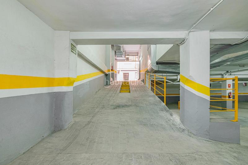 Foto 3dfa8f39-f81c-42ff-b474-53b5c4a4aa2e. Local comercial en calle profesor tercedor diaz oportunidad de inversión !!! en Granada
