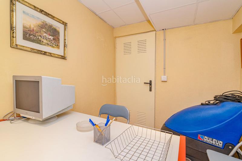 Foto af8a6a7f-2c87-43b3-aafa-b3950228273a. Local comercial en calle profesor tercedor diaz oportunidad de inversión !!! en Granada
