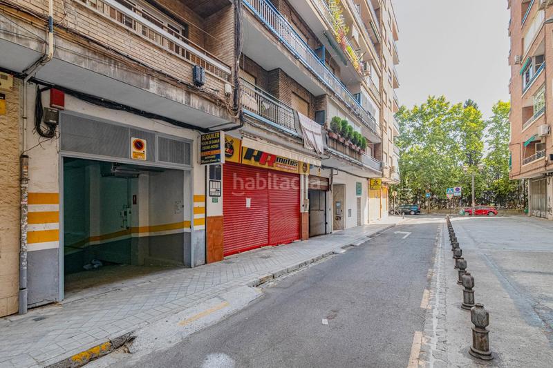 Foto b0e04cd4-bcb4-44b8-8cd0-45d52548a1eb. Local comercial en calle profesor tercedor diaz oportunidad de inversión !!! en Granada