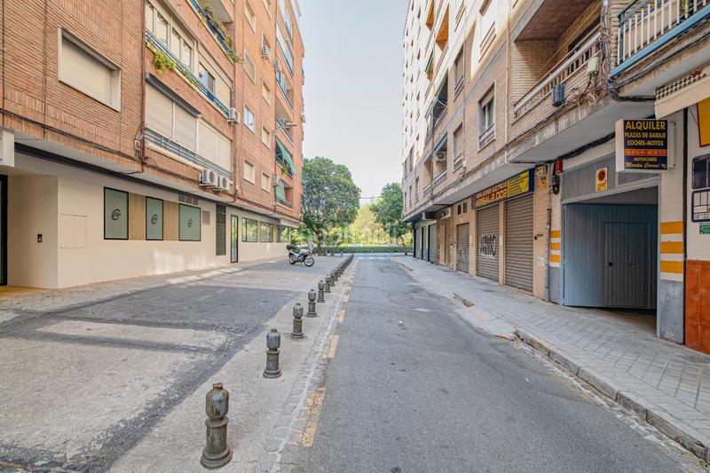 Foto b1373f56-0701-48a5-9339-98b6a28baf51. Local comercial en calle profesor tercedor diaz oportunidad de inversión !!! en Granada