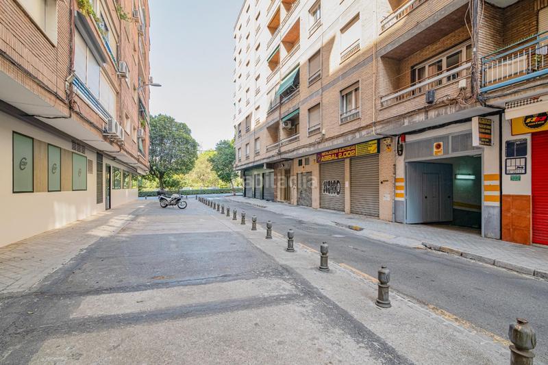 Foto cb29d253-a951-4a7f-88a9-038f51419656. Local comercial en calle profesor tercedor diaz oportunidad de inversión !!! en Granada