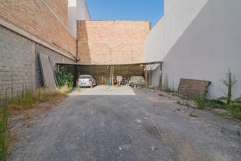 Foto 68a2348d-0a75-4b81-a366-7a82f5cc1f12. Terreno residencial pensando en construir tu propia casa o mejor, hacer un bloque de pisos?, pues aquí tienes el solar en Maracena