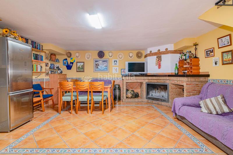 Foto e5f0c6e5-681b-483b-bdf8-a5b8172db0dd. Casa adosada en calle santa clara oportunidad en la zubia! casa adosada con sótano habilitado y terraza en Zubia (La)
