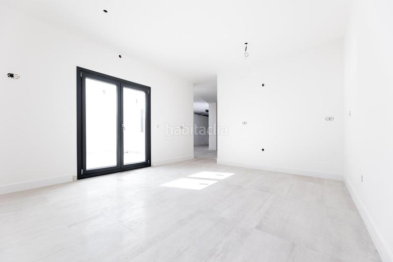 Foto 7a7f733b-a2e9-43ef-ac8f-bfa02a7d8a6a. Casa vivienda a estrenar y muy amplia con magnificos acabados en Armilla