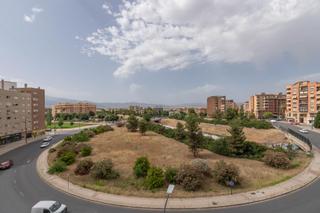 Pis  Avenida avenida compositor luis de narváez. Espectacular vivienda con vistas de todo. rotonda europa.