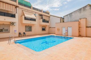 Pis  Calle la piconera. Amplio piso de 2 dormitorios con garaje, trastero y piscina en l