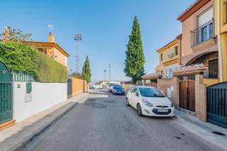 Chalet  Calle de jaén. Casa para entrar a vivir junto al polideportivo de lomalinda en