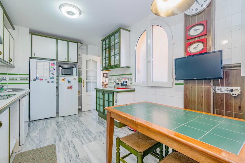 Foto a8e8ce0a-81e5-42d5-ab96-3f56b3399e60. Casa aparellada amb calefacció aparcament piscina a Jun