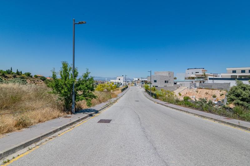 Foto f1cd4396-0276-442e-9e62-4d176a602a4c. Terreny residencial a Altos de la Zubia Zubia (La)