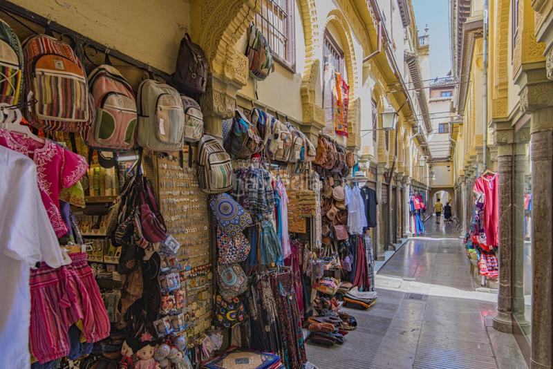 Foto 5a0b4b2f-6843-493e-9d97-78541d9e2df2. Semi detached house with heating parking in Centro - Sagrario Granada