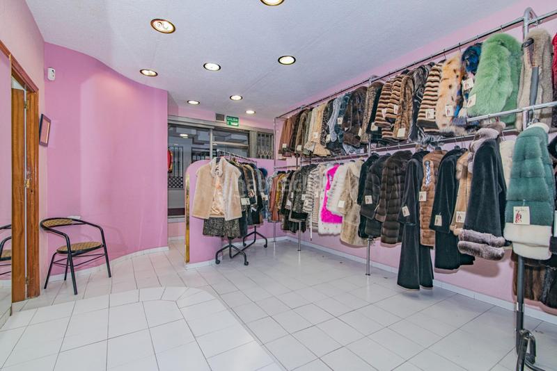 Foto b38e46f9-c755-4522-8727-e519bf58de9c. Local comercial a calle poeta manuel gongora a Cervantes Granada