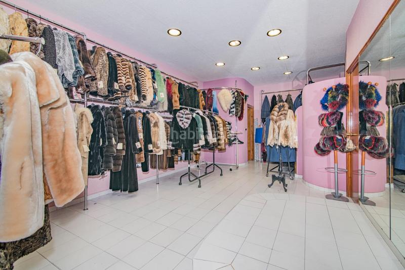 Foto bcb56eef-76ac-4eb6-b0d7-60be57be3adb. Local comercial a calle poeta manuel gongora a Cervantes Granada