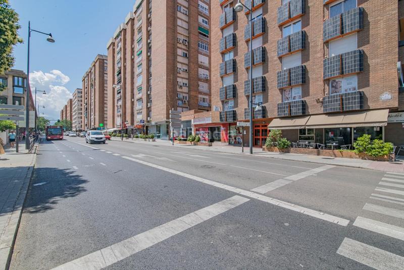 Foto c85f3994-e474-42b1-8858-51bb658428a4. Local comercial a calle poeta manuel gongora a Cervantes Granada