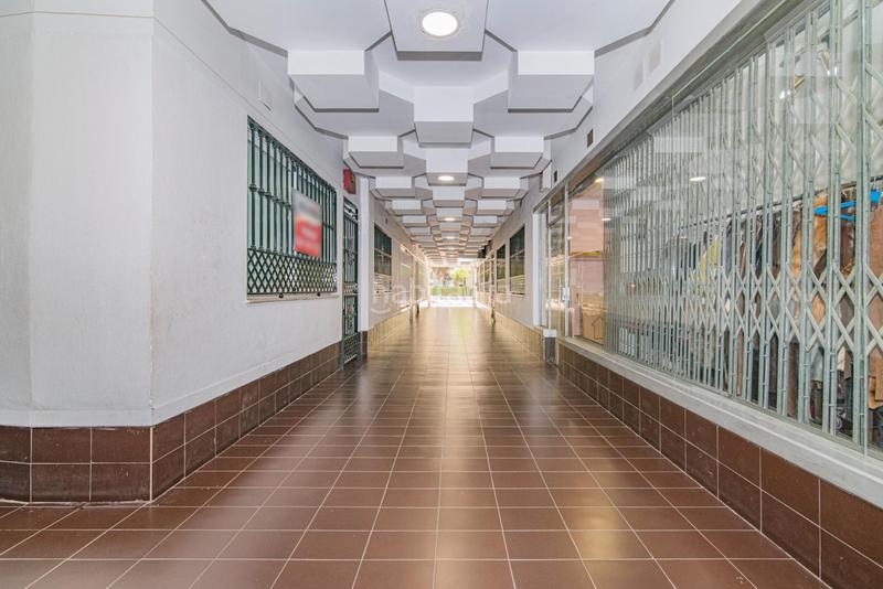 Foto e8781062-ff75-4957-8df2-9b2e050bf62b. Local comercial a calle poeta manuel gongora a Cervantes Granada