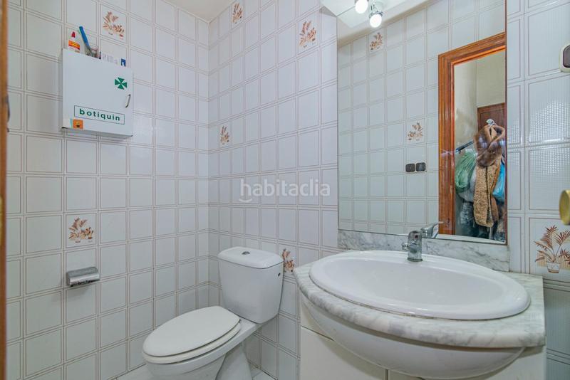 Foto f7b3a9b7-9b64-4074-9556-e8255dfa67fa. Local comercial a calle poeta manuel gongora a Cervantes Granada