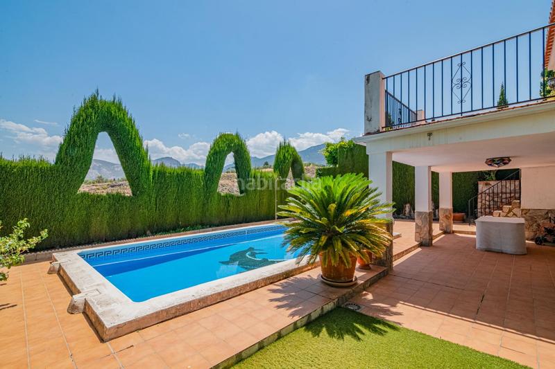 Foto 7dc5d049-ae12-43a2-95b3-69ba5b286919. Chalet bonito cahlet independiente con piscina en Monachil