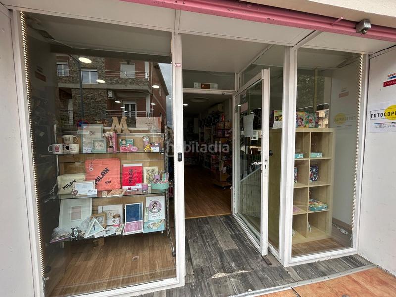 Foto 1efc5b52-c175-411b-b9d4-eb6e052cf986. Local comercial traspaso librería centro en San Miguel Armilla
