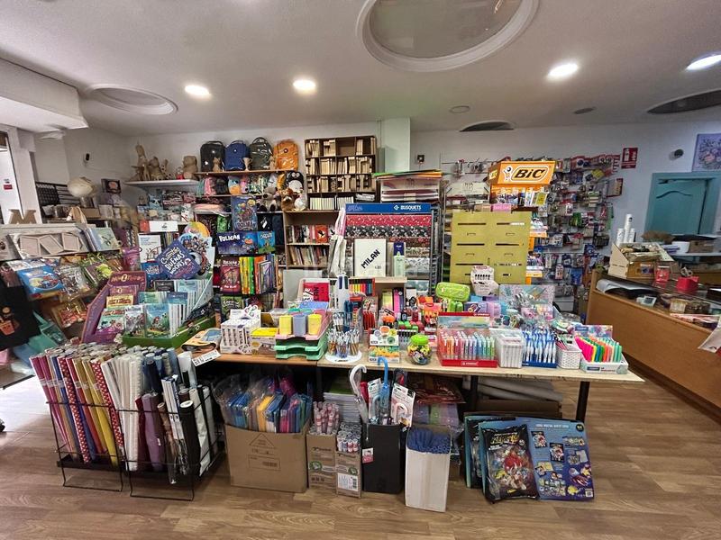 Foto 2bb1571f-055d-46b8-a5d1-0b0be3d7e8e9. Local comercial traspaso librería centro en San Miguel Armilla