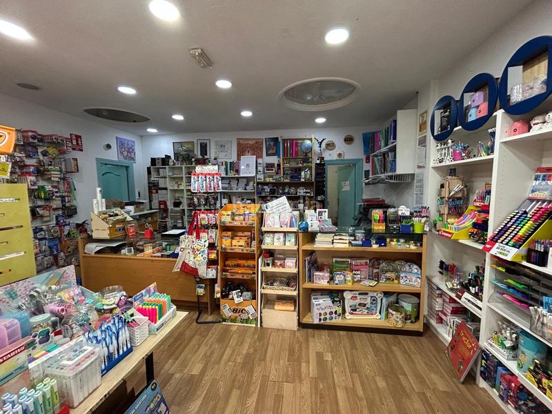 Foto 73472982-6925-4330-a019-c913e4de00c8. Local comercial traspaso librería centro en San Miguel Armilla